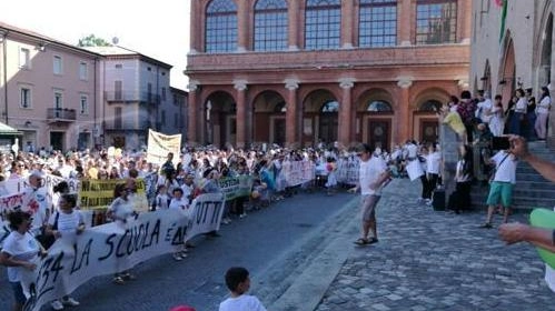 Le manifestazioni dei genitori no-vax in piazza Cavour