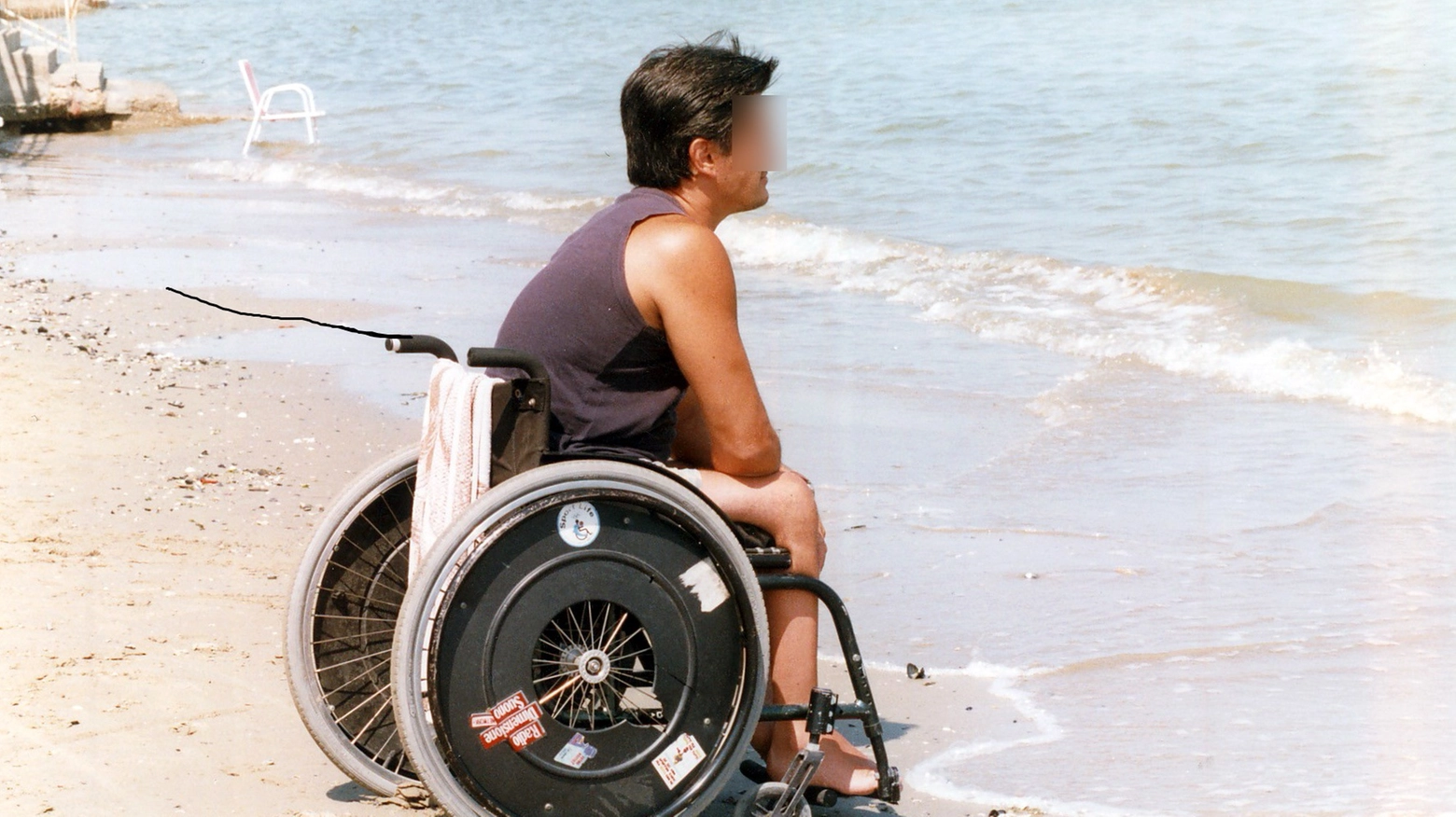 Disabile al mare (Foto Bove)