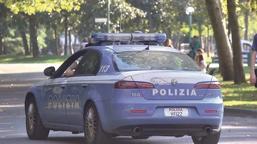 Bologna, un controllo della polizia ai Giardini Margherita (FotoSchicchi)