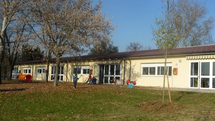 La scuola Grandi (foto Isolapress)
