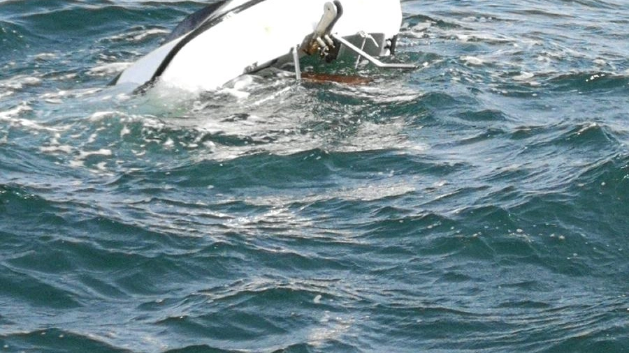 La barca dei due pescatori pensionati affondata a Pesaro