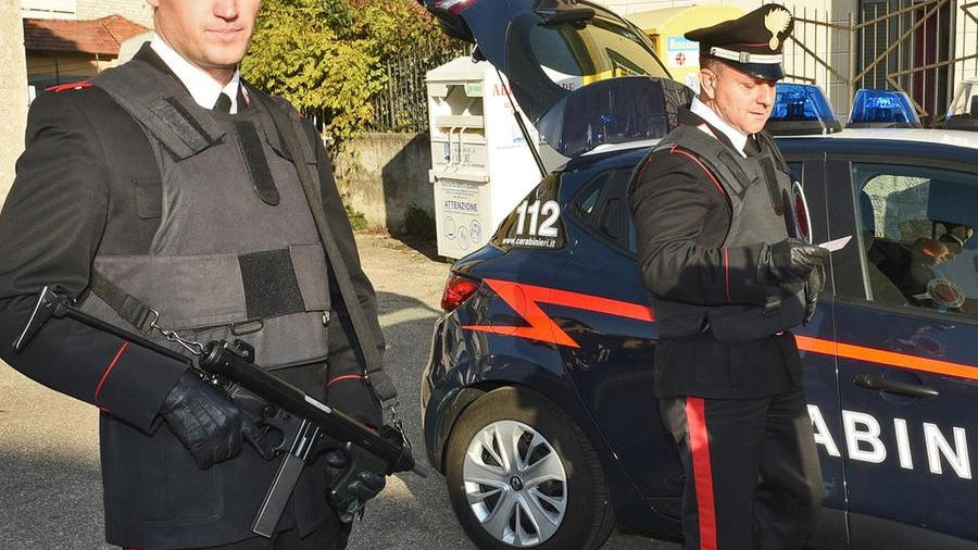 Una pattuglia dei carabinieri durante un servizio di controllo (foto di repertorio)