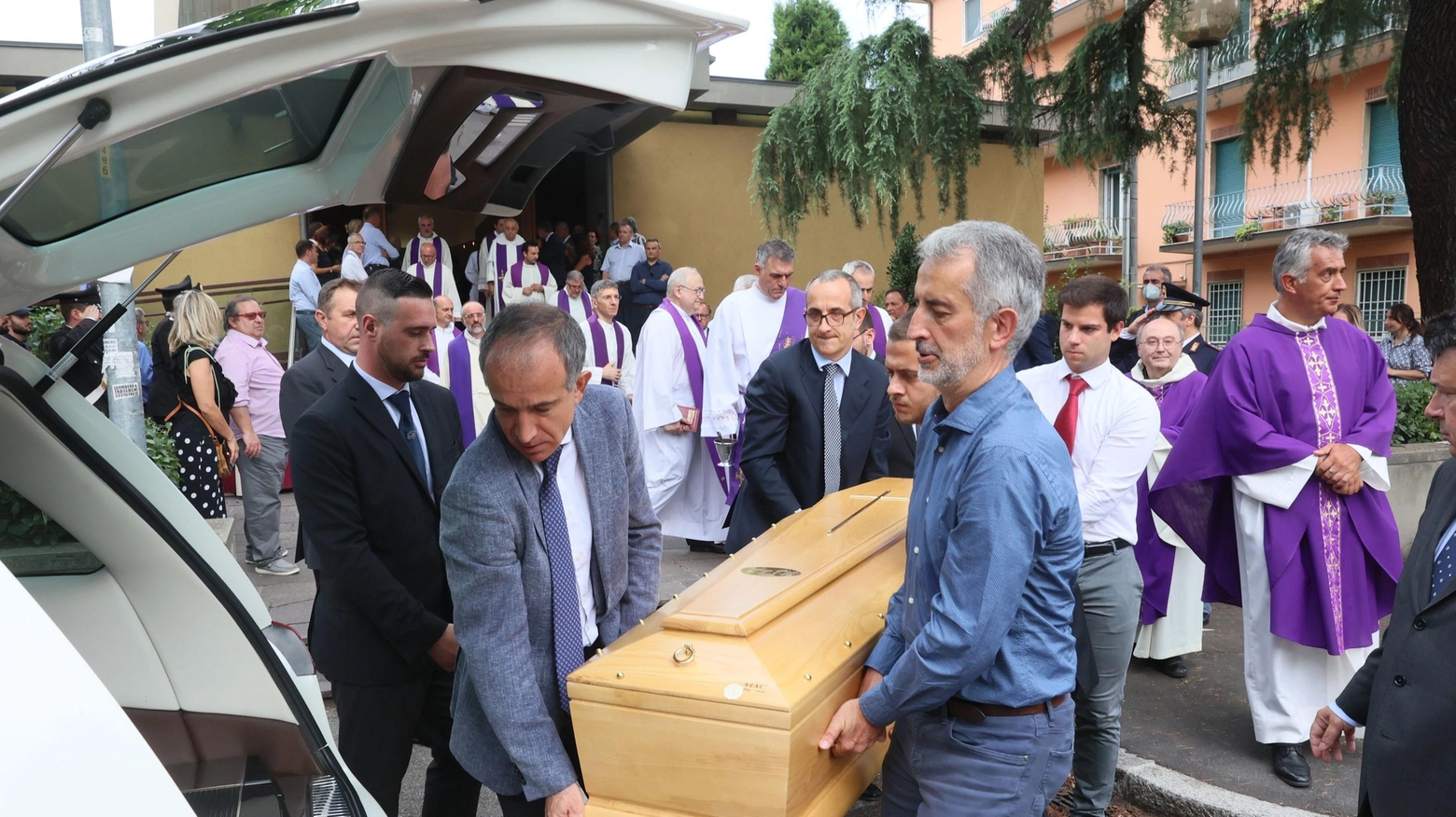 L’ultimo saluto a Vittorio Prodi  Il figlio ‘don’: "Fate figli e politica"