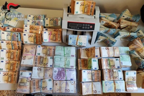 Recuperate banconote per 410mila euro