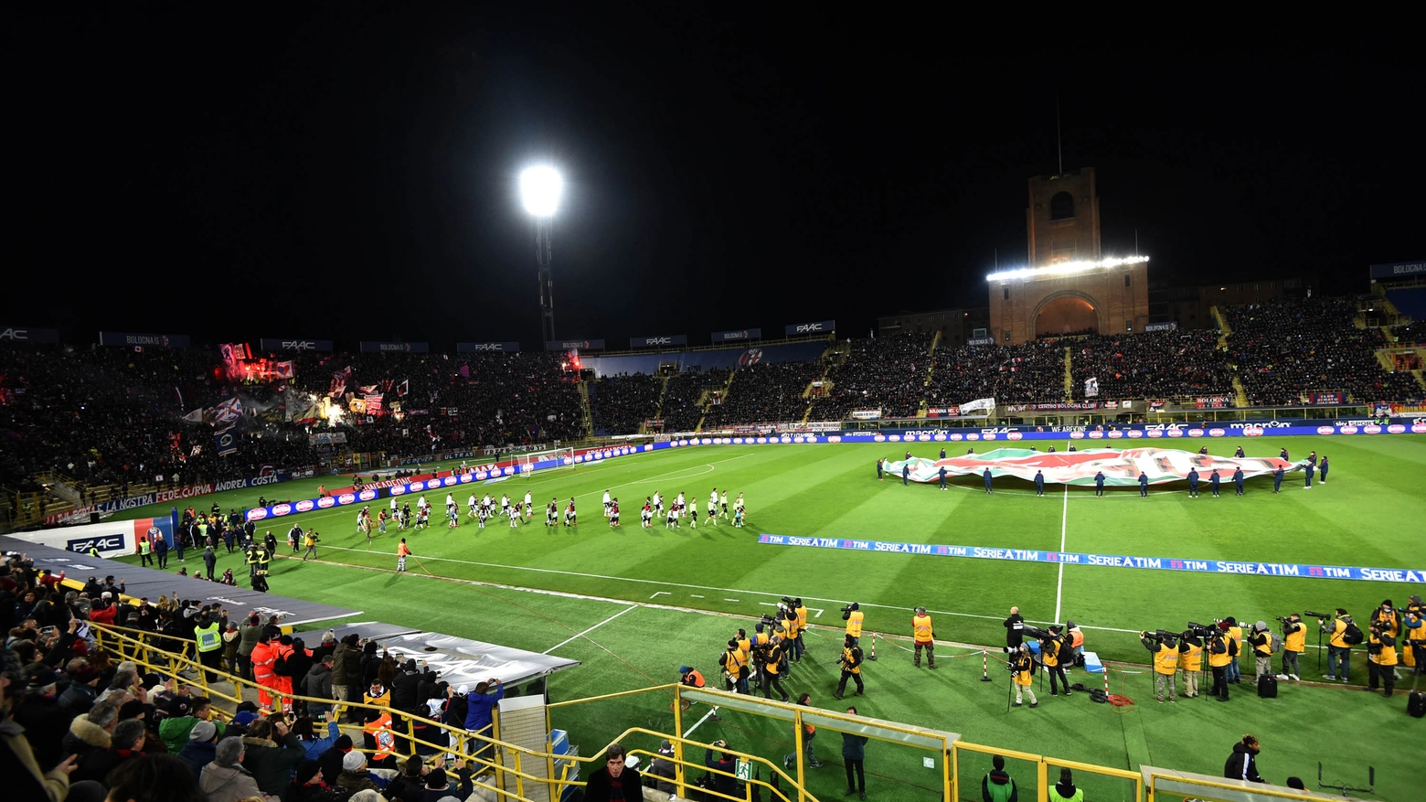 Lo stadio Dall'Ara pieno per una degli ultimi Bologna Juventus (FotoSchicchi)