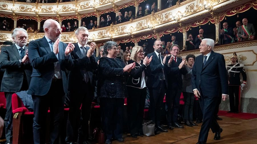 La cerimonia al teatro Valli assieme al ministro dell’Università Anna Maria Bernini. Il ringraziamento alla vedova Biagi