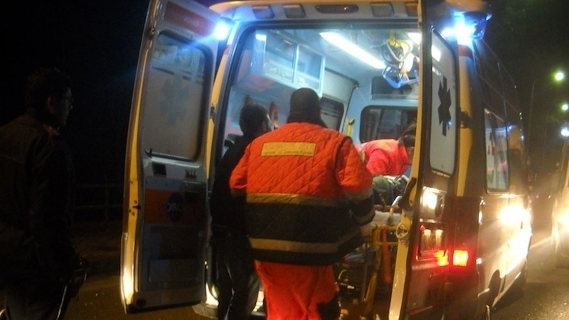 L’incidente è avvenuto ieri notte in via Tripoli: il giovane  è stato trasportato all’ospedale Bufalini di Cesena
