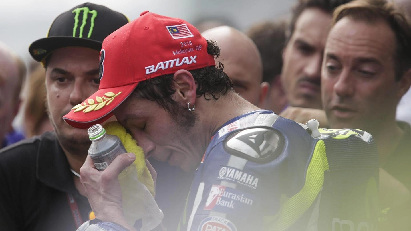 Valentino Rossi preoccupato dopo la gara di Sepang (Ansa)