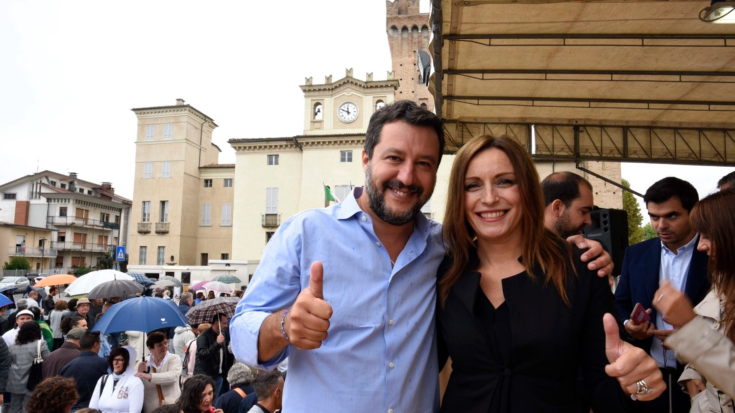 Matteo Salvini e Lucia Borgonzoni a Caorso (LaPresse)