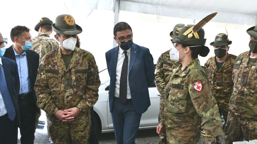 Il generale Figliuolo durante la visita agli hub vaccinali in Veneto