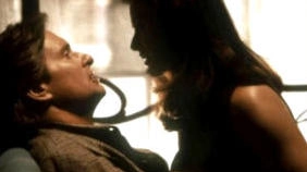Demi Moore e Michael Douglas in una scena del thriller 'Rivelazioni'