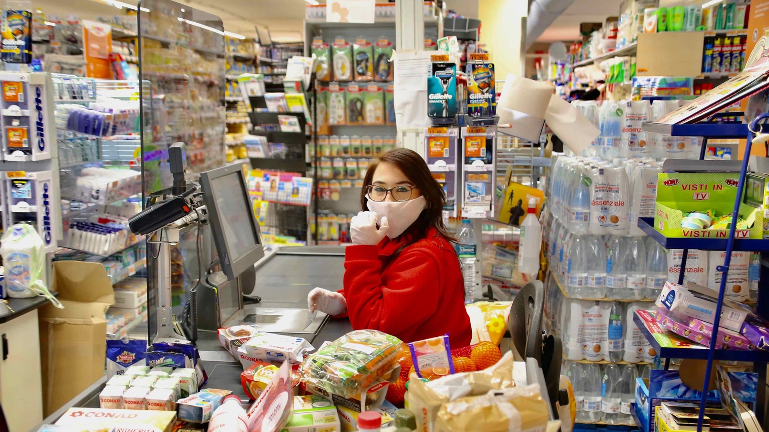 Mascherine nei supermercati Coop (Pressphoto)