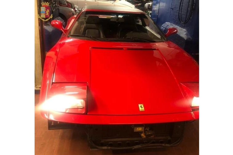 La Ferrari recuperata dalla polizia