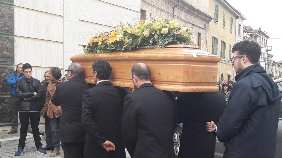 Il funerale del professor Vitaletti a Sassoferrato (Foto Di Marco)
