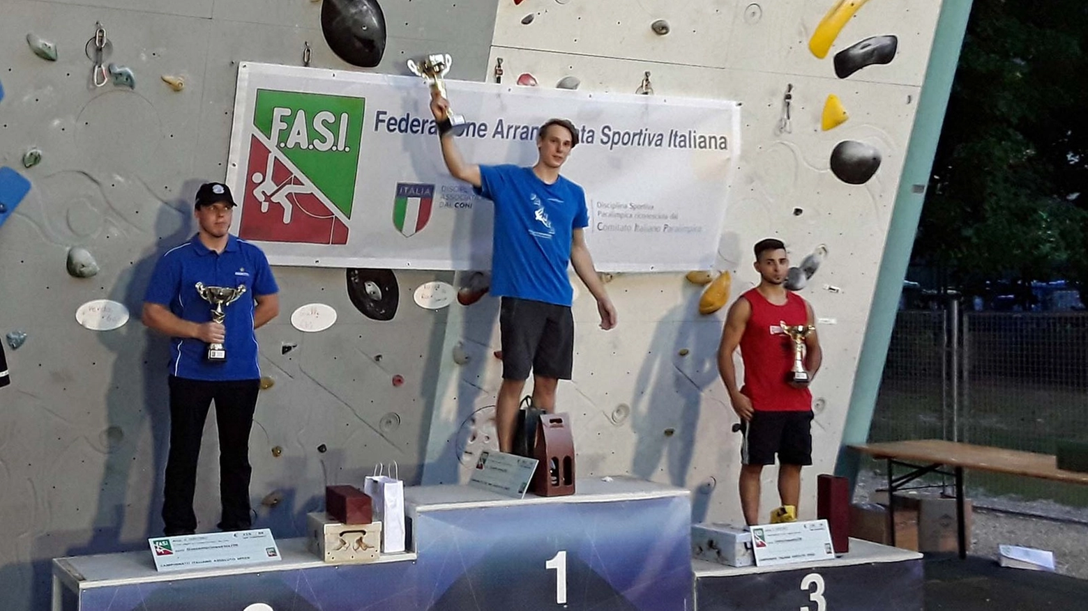 Sul podio al primo posto Ludovico Fossali