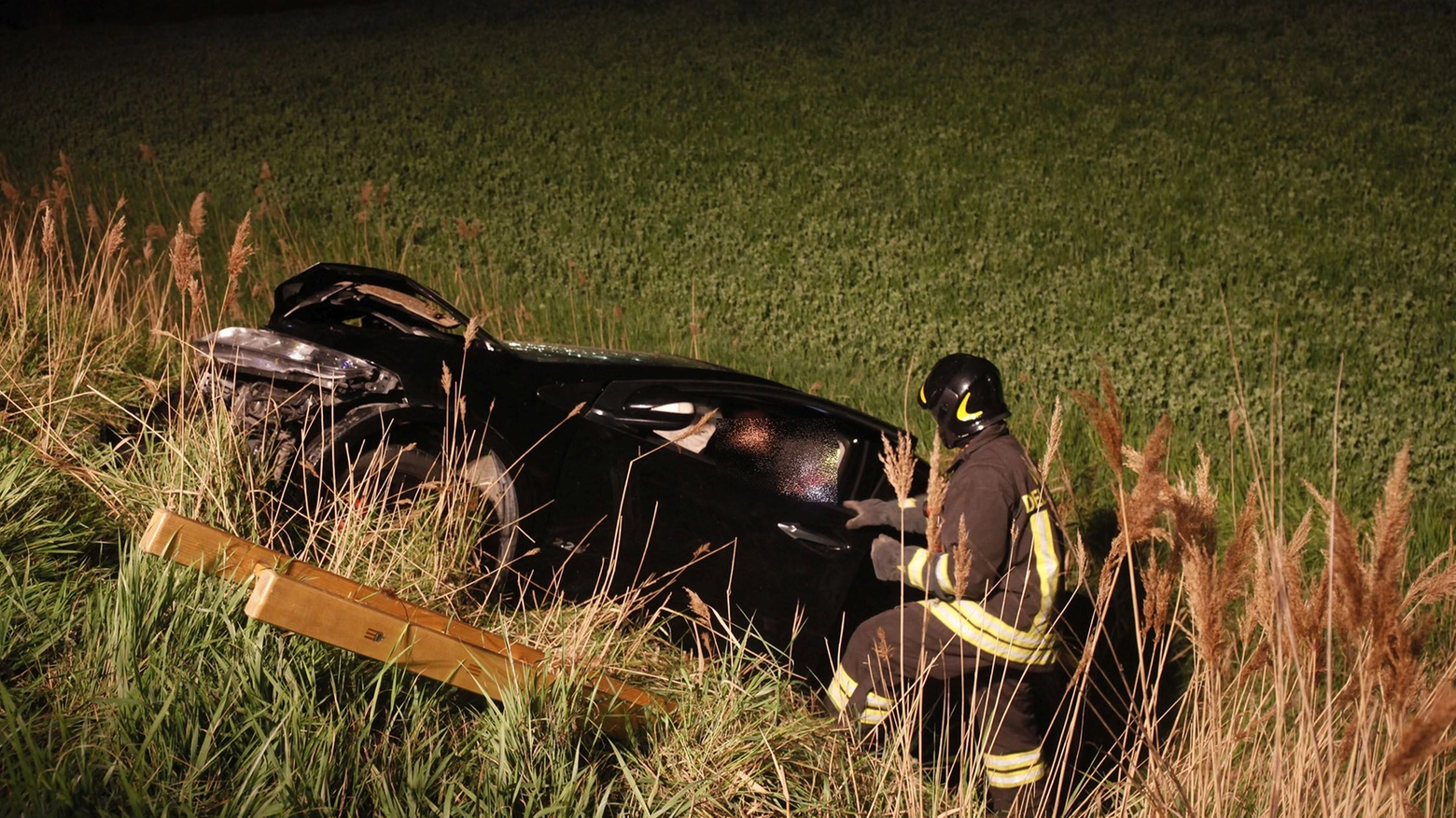 Una delle auto coinvolte nell'incidente mortale la notte di Pasqua (foto Corelli)