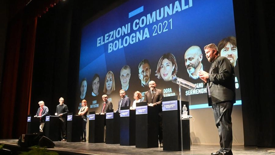 Valerio Baroncini, vicedirettore del Resto del Carlino con i sette candidati sindaco