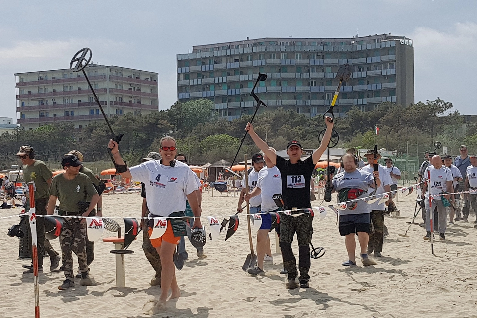 Cercatori di tesori in spiaggia