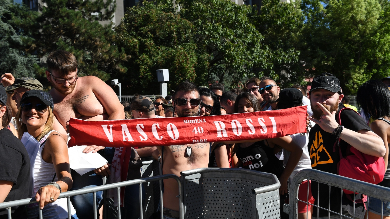 Vasco Rossi, i primi fan al Modena Park per le prove del concerto (foto Fiocchi)