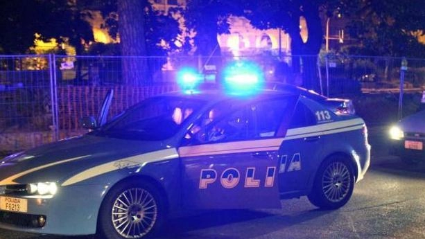 Rimini, ubriaca all'uscita della discoteca, aggredisce i poliziotti. Arrestata