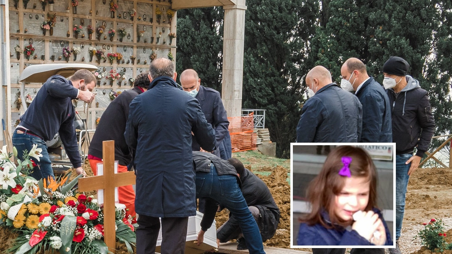 I funerali della bambina morta a Servigliano (Foto Zeppilli)