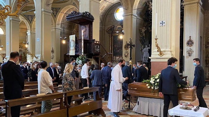 I funerali in basilica a Correggio