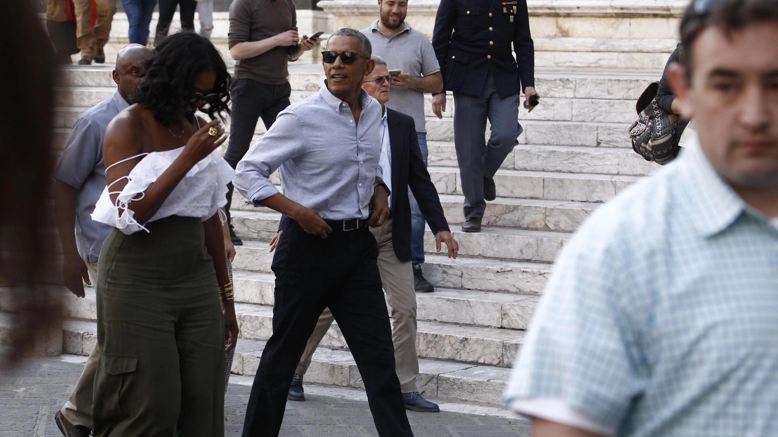 Barack e Michelle Obama a passeggio per Siena (Ansa)