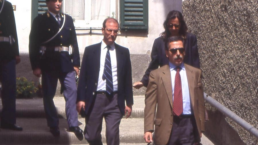 La perquisizione a casa Pacciani del 1992 (archivio storico New Press Photo)