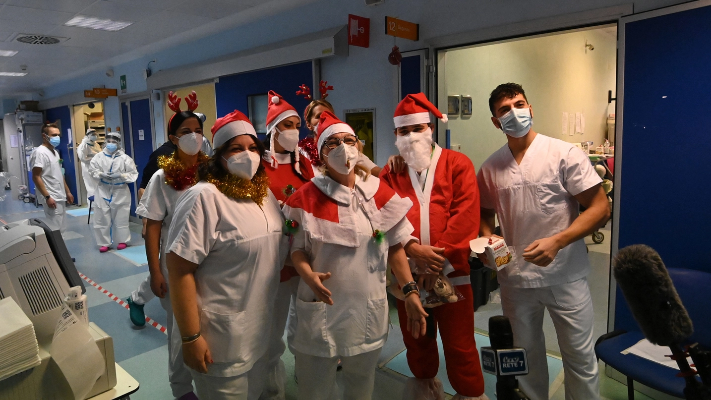 Lo staff della Terapia intensiva Covid del Sant’Orsola (foto Schicchi)