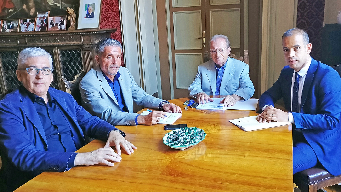 Da sinistra Vito Tisci, il sindaco Paolo Lucchi, Dionigio Dionigi e l’assessore Christian Castorri 
