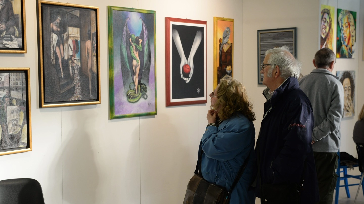 Visitatori alla fiera Vernice Art Fair