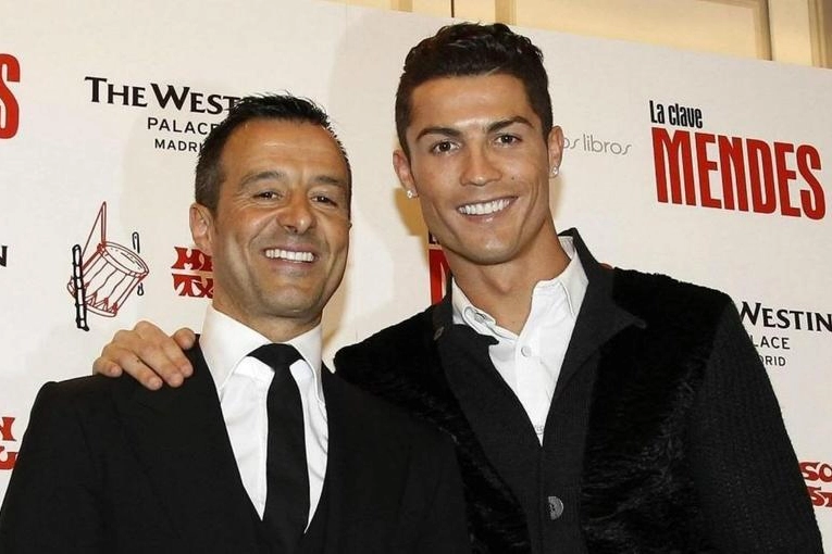 Jorge Mendes, il principale erede di Mino Raiola, con Cristiano Ronaldo