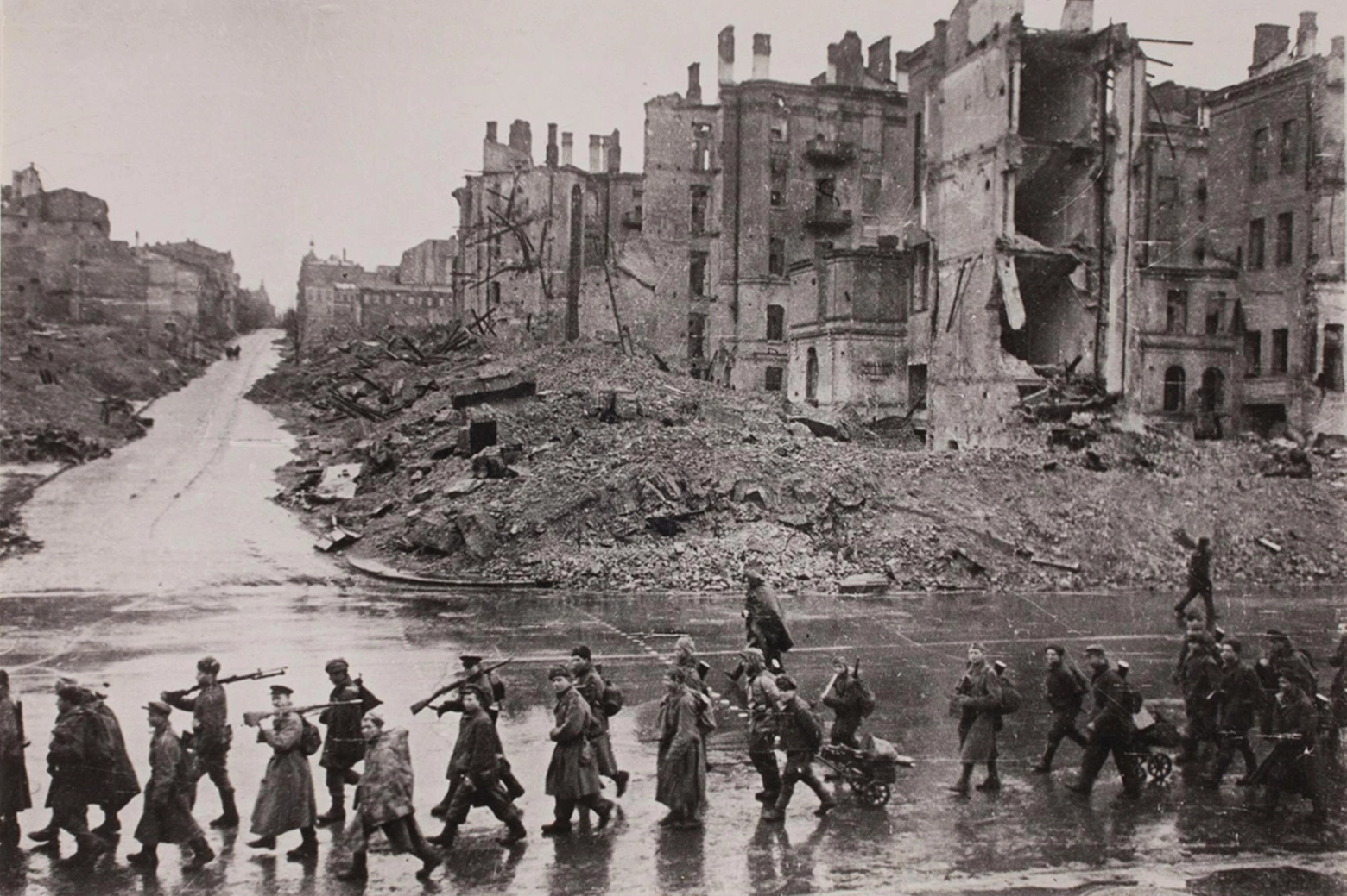 Kiev dopo la liberazione dall'occupazione tedesca (internet)