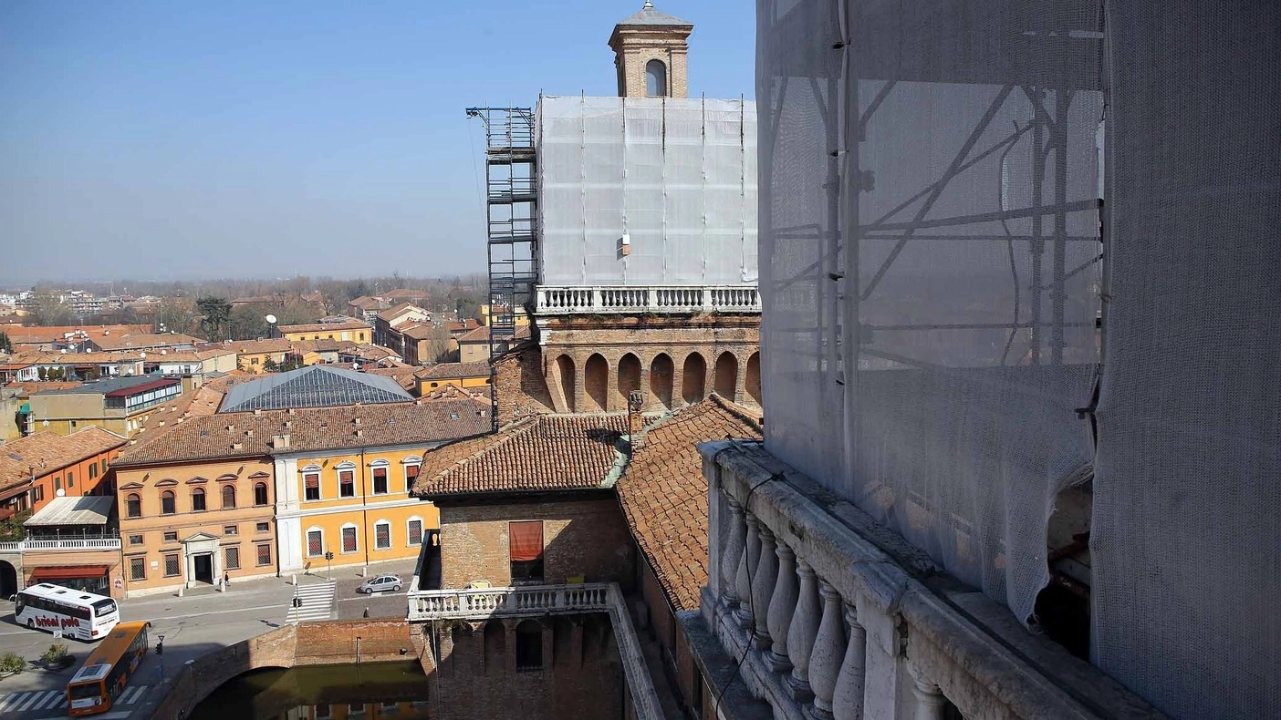 Ferrara, alcune fasi dei recenti lavori di restauro del Castello Estense (Businnespress)