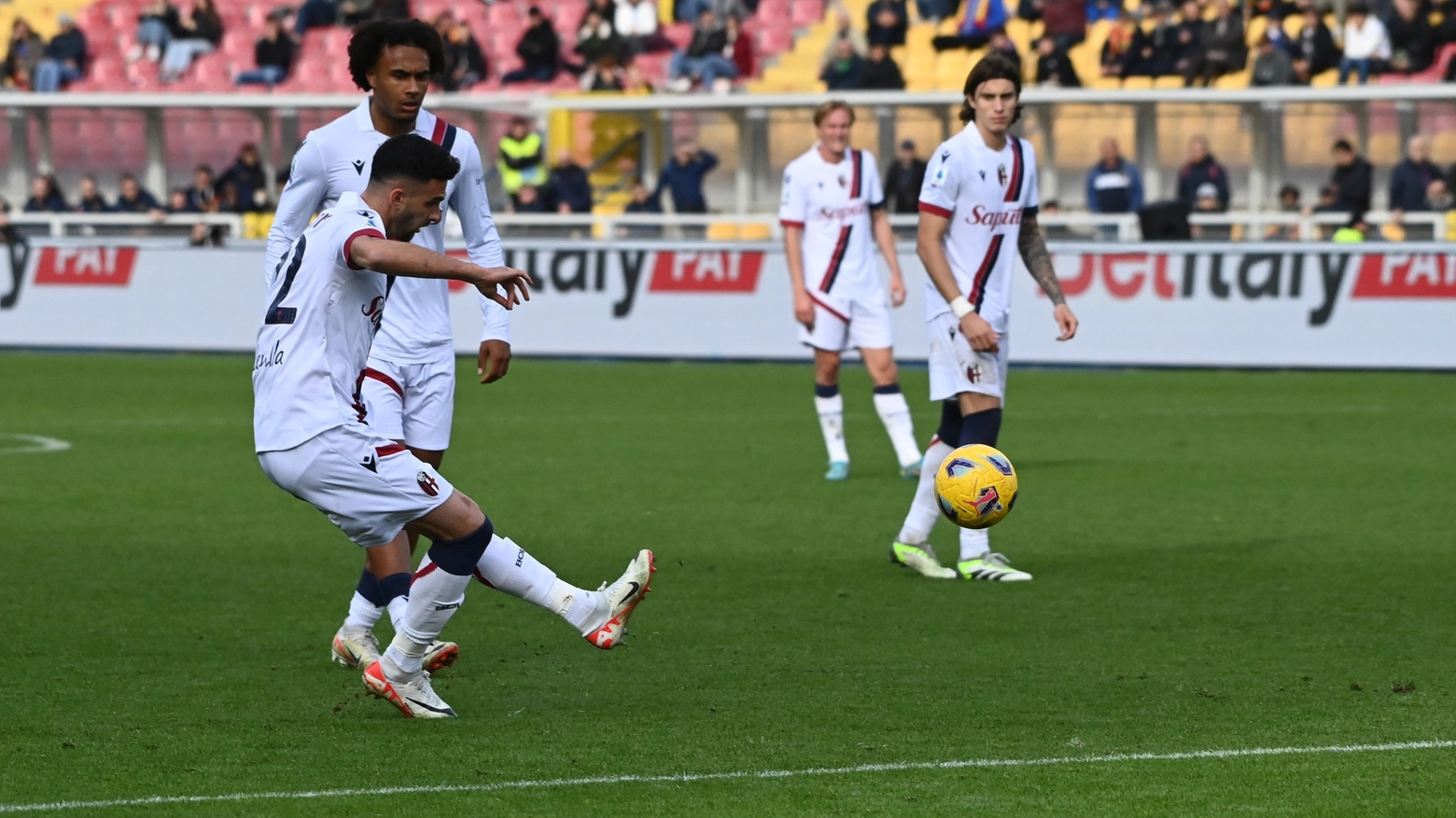 Il gol Lykogiannis ha illuso il Bologna: il Lecce ha pareggiato a tempo ampiamente scaduto (FotoSchicchi)