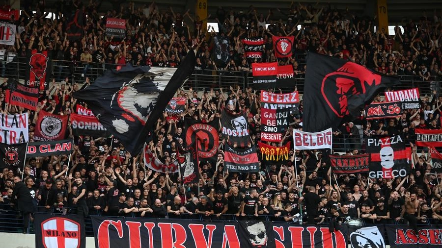 Pronta l'invasione dei tifosi del Milan a Reggio Emilia