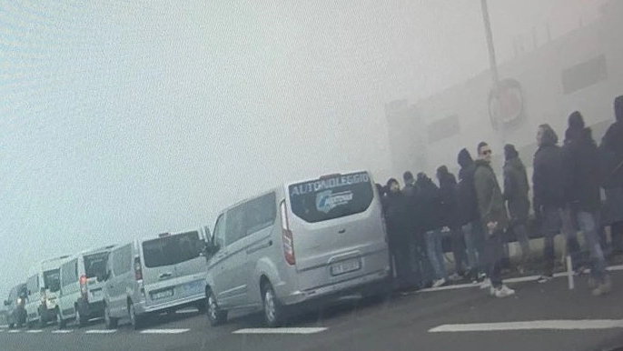 INDAGINI Le immagini scattate dagli uomini della polizia stradale di Verona dopo l’allarme lanciato dagli automobilisti