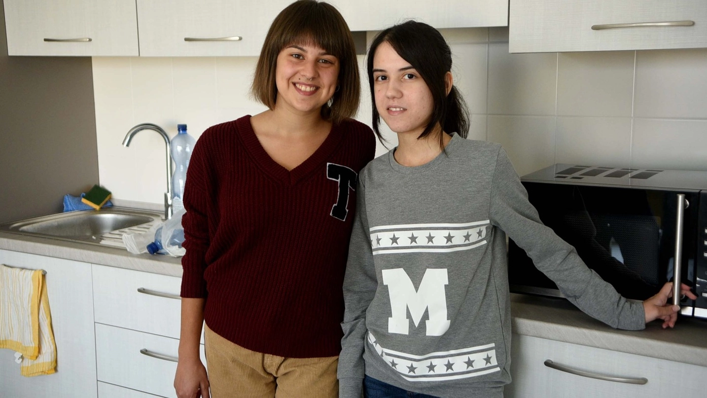 Lorenza e Alessandra, due delle prime universitarie entrate nello studentato realizzato all’ex Palaspecchi