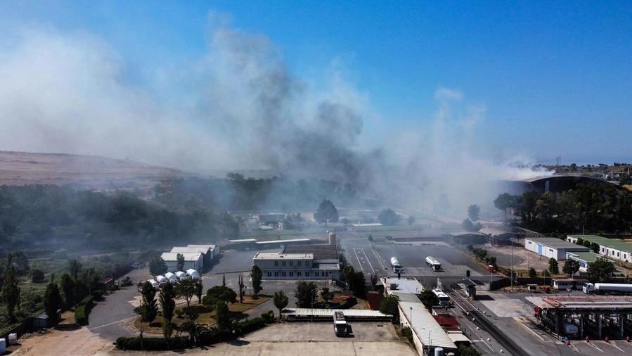 Nelle immagini aeree la dispersione dei fumi tossici nell'area di Malagrotta