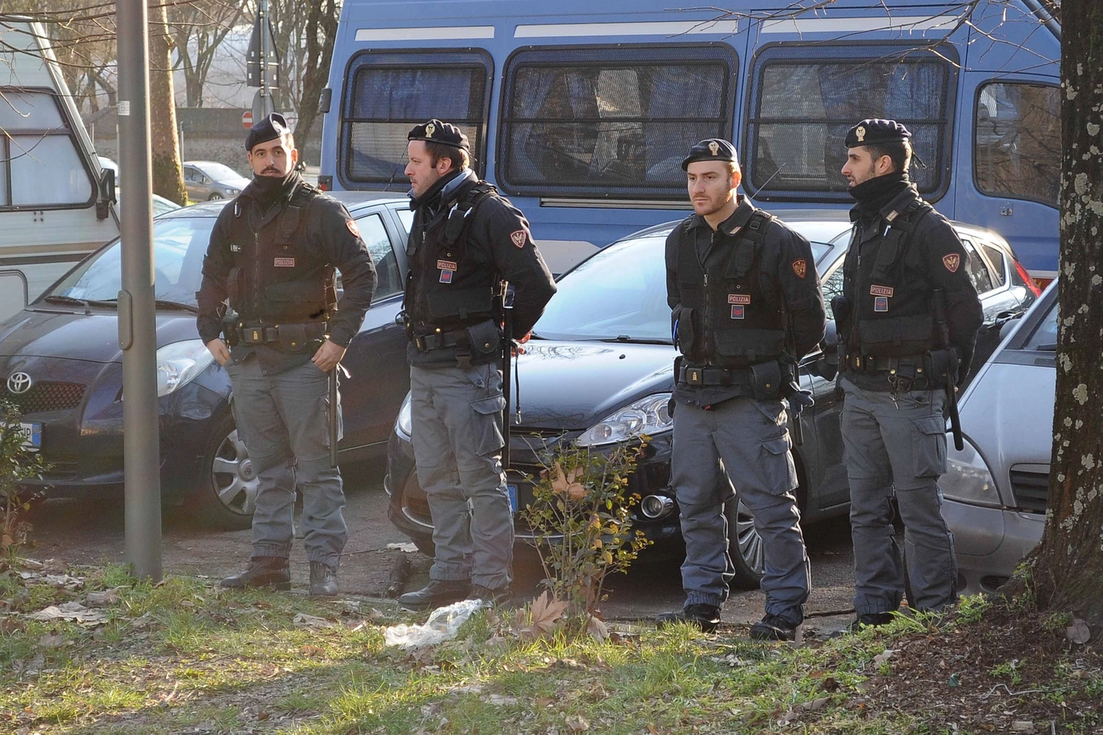 L'operazione della polizia al Gad (foto Businesspress)
