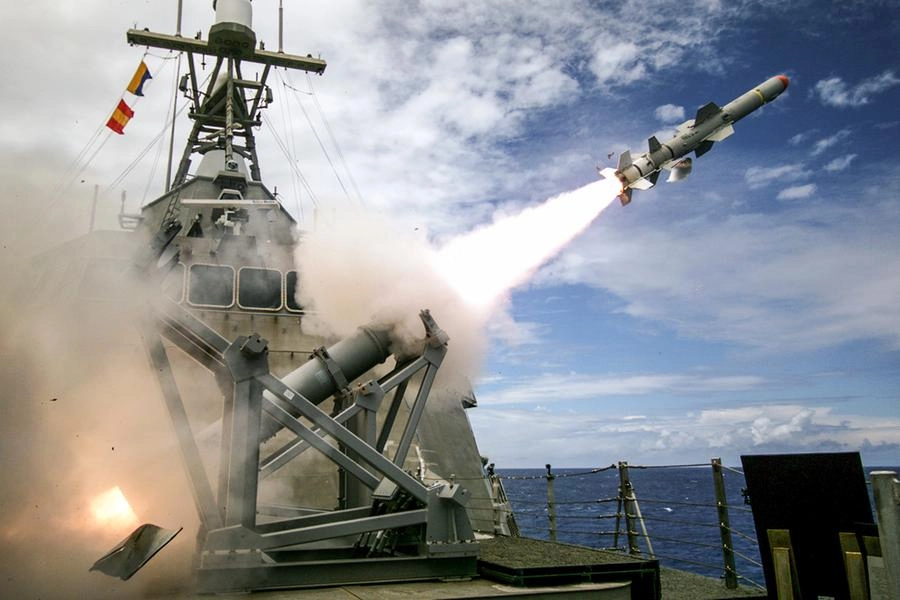 Il lancio di un missile Harpoon Block C1, 21 luglio 2016 (U.S. Navy)