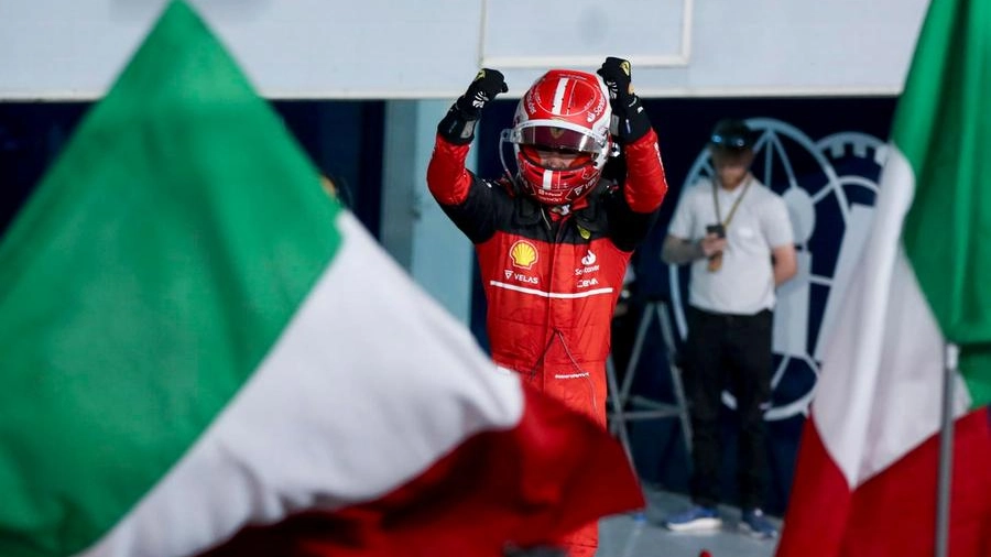 L'esultanza di Leclerc dopo la vittoria in Bahrain (Ansa)