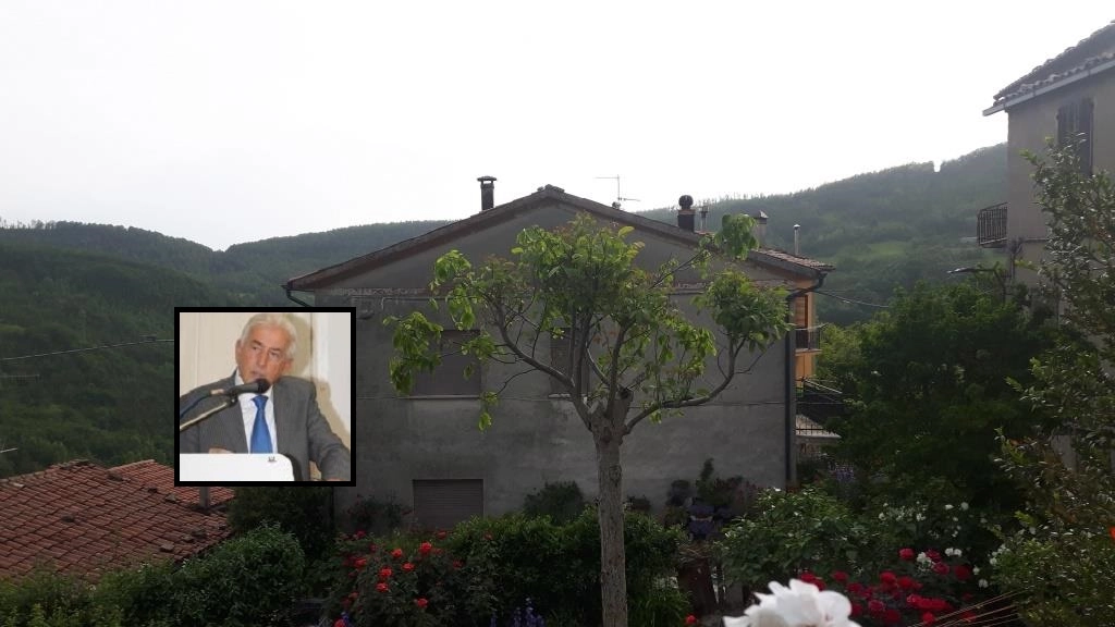 La casa di Luciana Simoncelli e nel riquadro l'ex sindaco di Apecchio Orazio Ioni