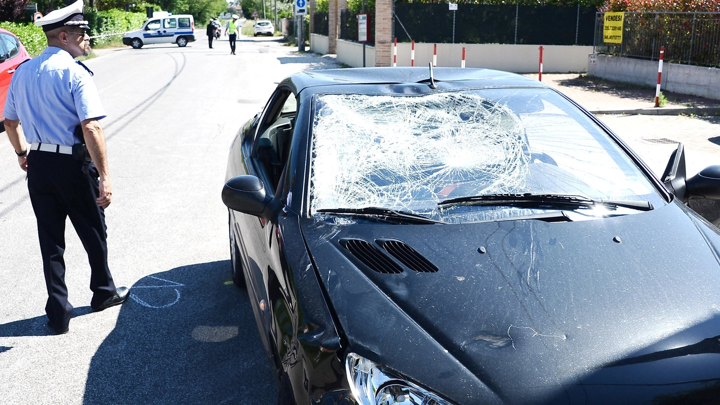 L'automobile dove si è scontrato Nicky Hayden (foto Migliorini)