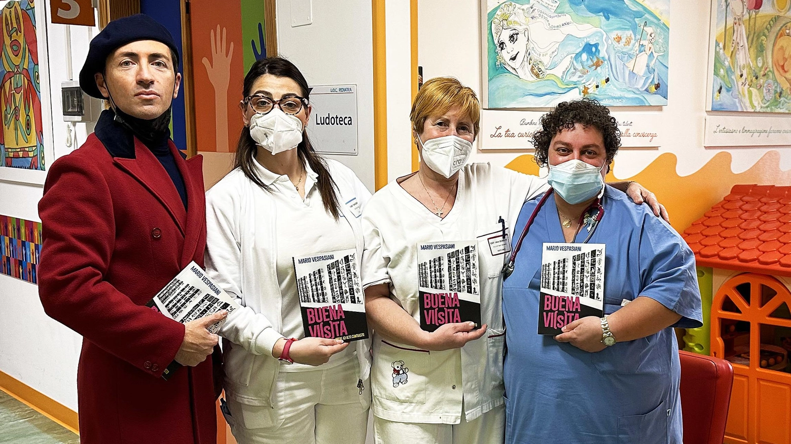 Mario Vespasiani   dona l’ultimo libro  al reparto pediatrico
