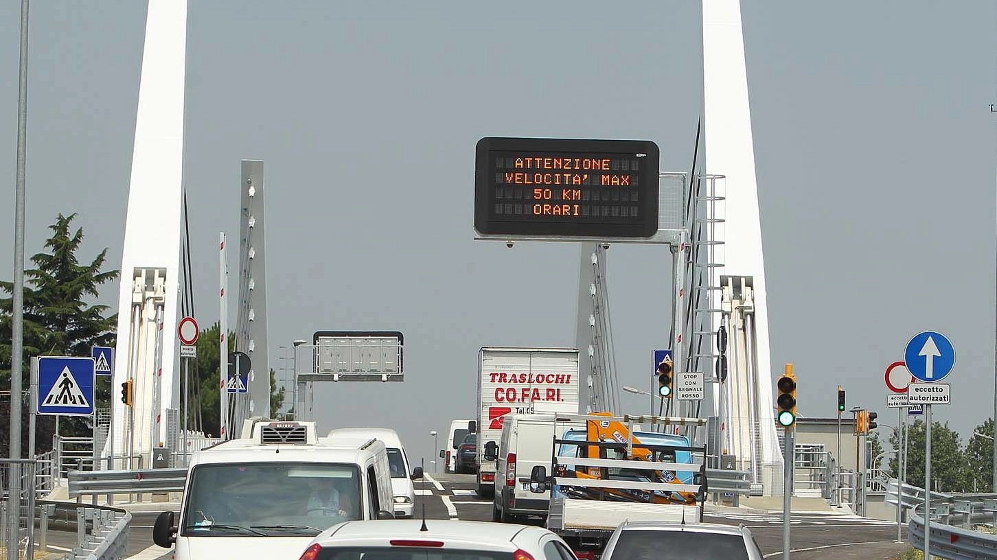 Ok ponte mobile  Riattivata la ztl  in via Di Roma