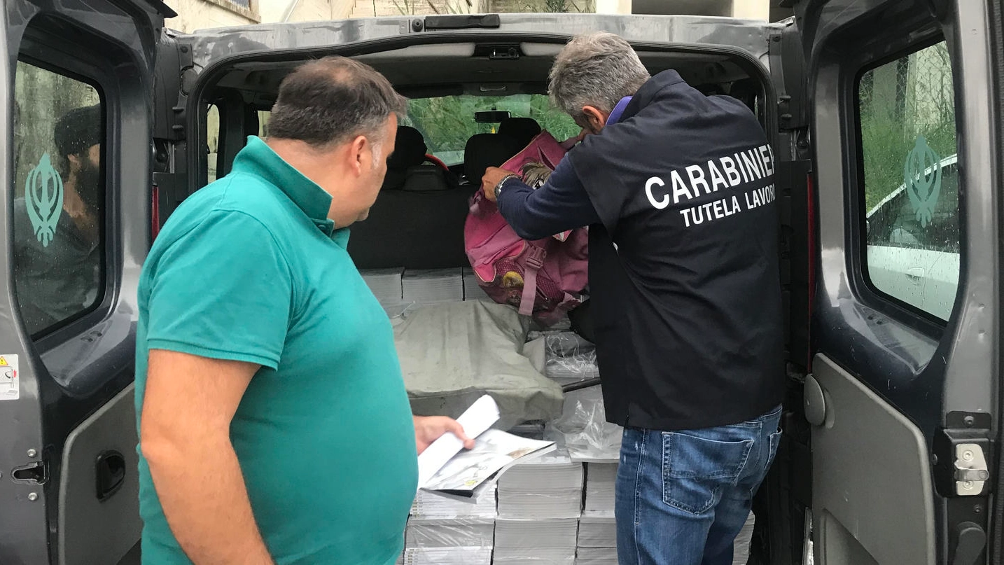 In prima linea i carabinieri che hanno sequestrato i veicoli alla due aziende
