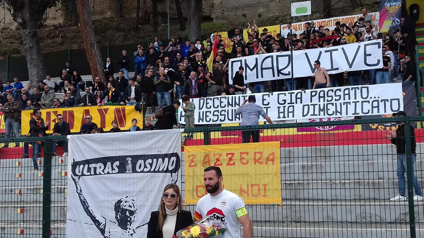 Dieci anni dalla scomparsa di "Zazzera", gli ultras giallorossi ricordano il loro capo