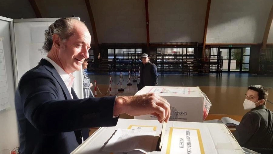 Il presidente della Regione Veneto, Luca Zaia, vota a San Vendemiano (Treviso)