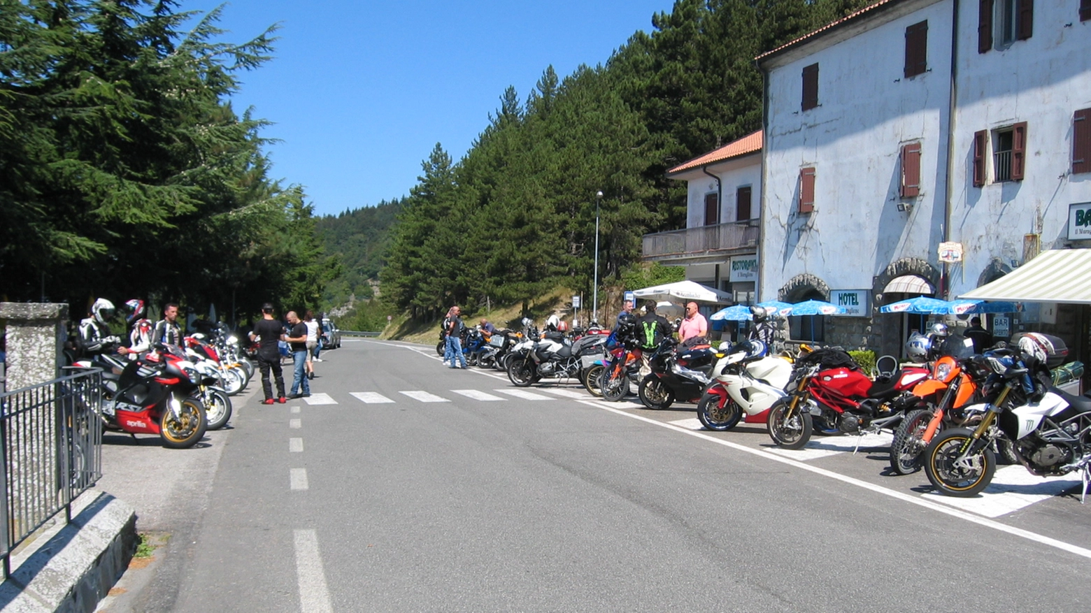 Motociclisti sul passo del Muraglione